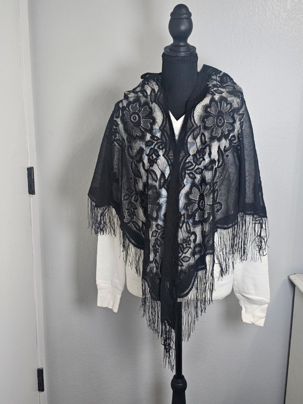 NWOT Unbranded 3 PC Bundle Floral Lace Fringe Shawls - Boho Bikini Cover Up Set - Picture 3 of 7
